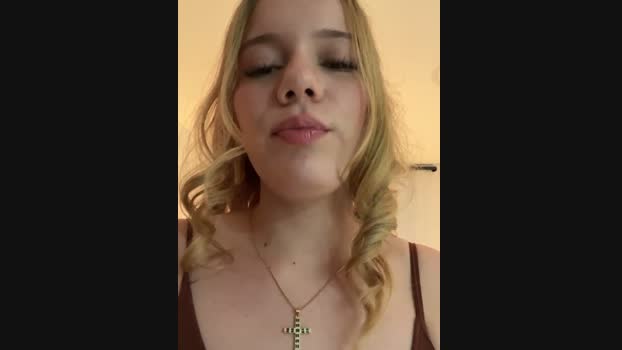 NicoleCut StripChat Female 07-03-2025