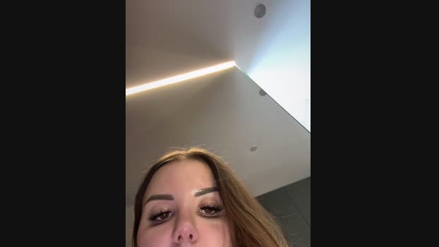 Alina_Vibe_Me StripChat Female 08-03-2025