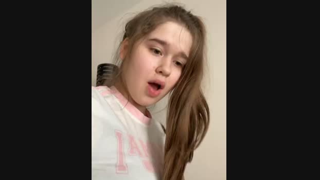 HornyGirlH StripChat Female 08-03-2025