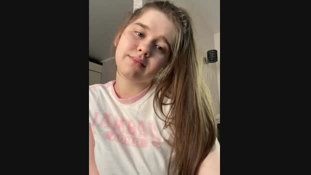 HornyGirlH StripChat Female 10-03-2025