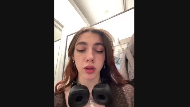 Lily__Belle StripChat Female 10-03-2025