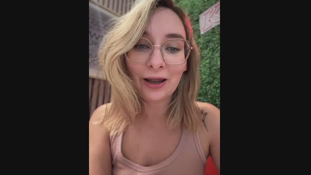 The_Snowwhitee StripChat Female 10-03-2025