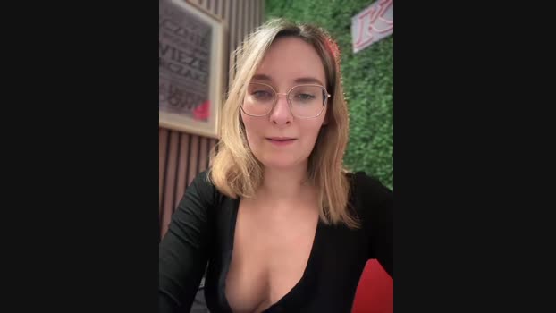 The_Snowwhitee StripChat Female 10-03-2025