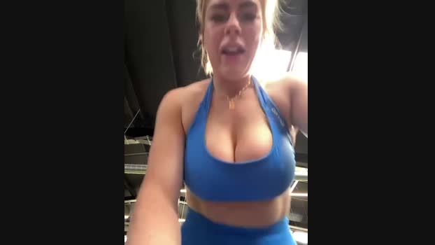 oliviafranciis StripChat Female 12-03-2025