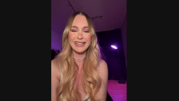 Lena_Blom StripChat Female 12-03-2025