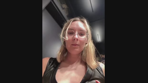 The_Snowwhitee StripChat Female 12-03-2025