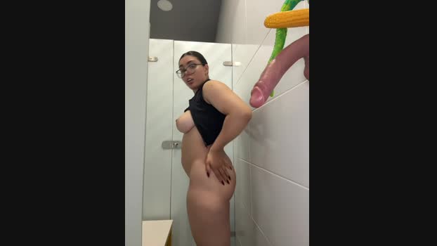 zui_lu StripChat Female 15-03-2025