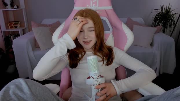 leahsthetics Chaturbate Female 16-03-2025