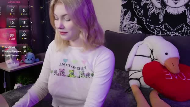 hellenhornny Chaturbate Female 27-03-2025