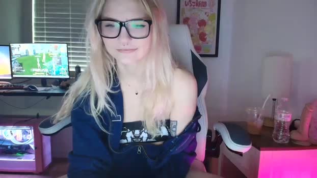 DuckChan0 MyFreeCams Female 28-03-2025