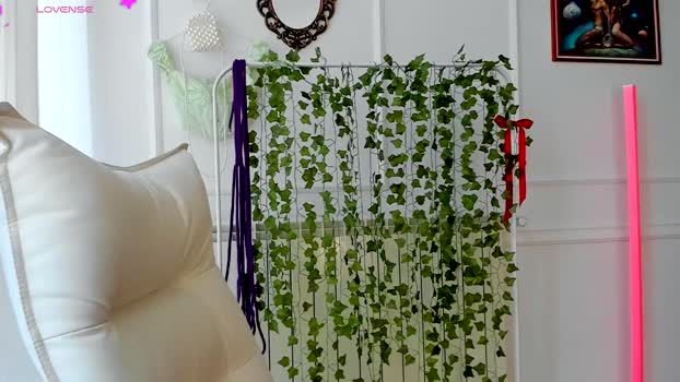 AlyssiaKENT1 MyFreeCams Female 01-04-2025