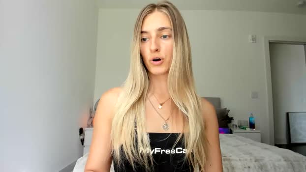 Vodka_Queen MyFreeCams Female 01-04-2025