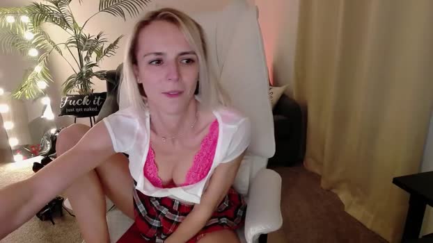 MarthaMayer MyFreeCams Female 02-04-2025