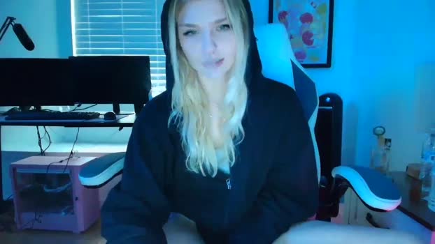 DuckChan0 MyFreeCams Female 08-04-2025