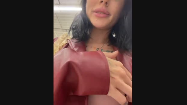 Melissa_crazy StripChat Female 08-04-2025