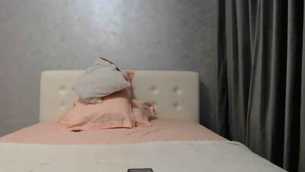 Aahh_Emilia MyFreeCams Female 10-04-2025