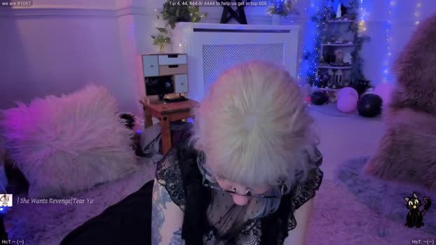 LunaWolfie MyFreeCams Female 10-04-2025