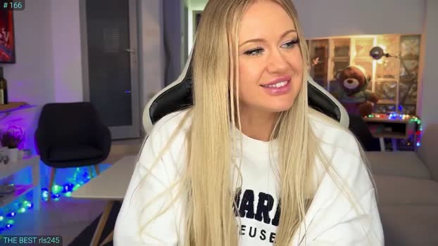 wow_lovie MyFreeCams Female 11-04-2025