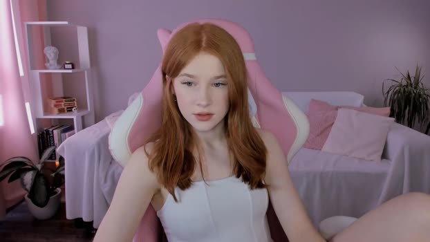 leahsthetics Chaturbate Female 14-04-2025