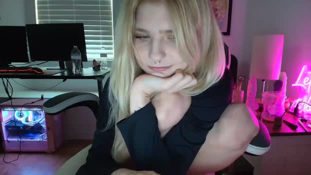 DuckChan0 MyFreeCams Female 15-04-2025