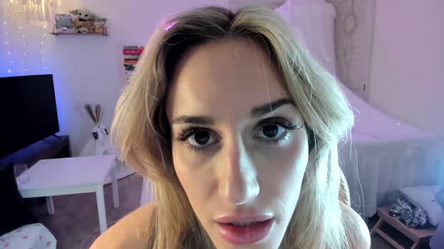 LillieQ MyFreeCams Female 17-04-2025