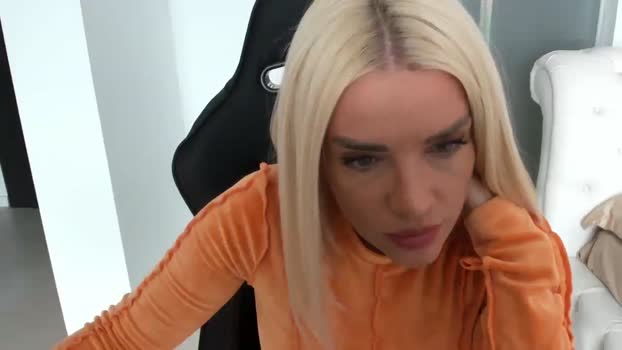 Allesia_ MyFreeCams Female 18-04-2025