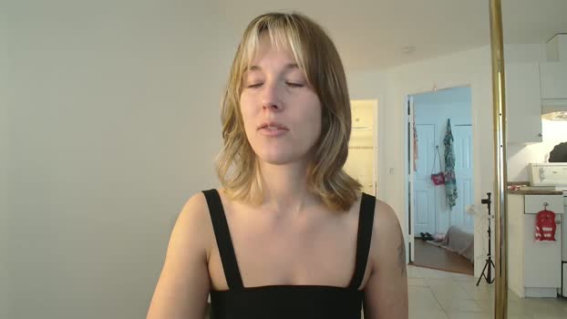 MayIsukyurcok MyFreeCams Female 17-04-2025