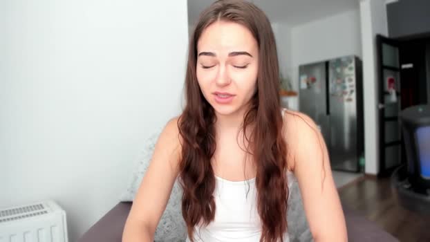 BeeTheQueen MyFreeCams Female 19-04-2025