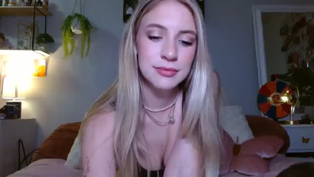 Em_babyxx MyFreeCams Female 19-04-2025