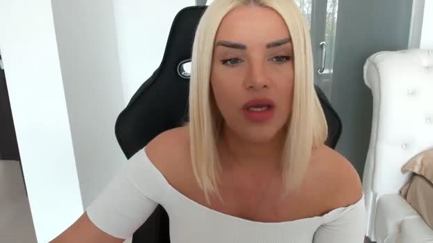 Allesia_ MyFreeCams Female 20-04-2025