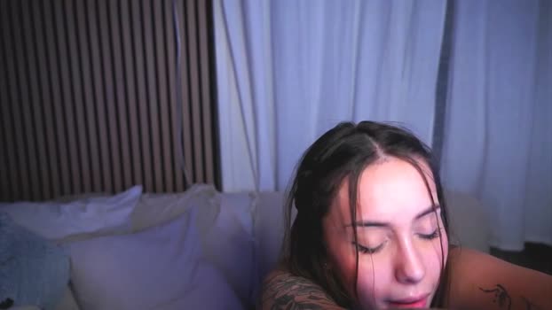 Naomii18 MyFreeCams Female 19-04-2025