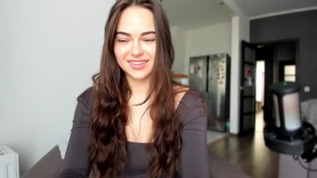 BeeTheQueen MyFreeCams Female 21-04-2025