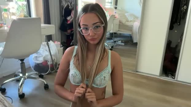 luvlivvyy Chaturbate Female 22-04-2025