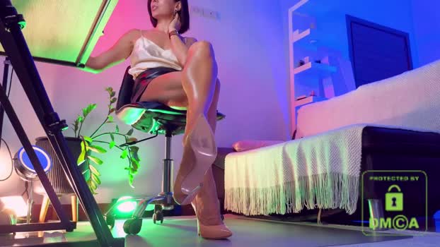 AddictsQueen MyFreeCams Female 24-04-2025