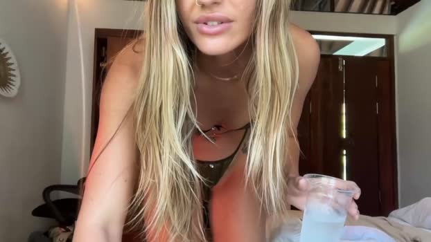 peachy_paige Chaturbate Female 24-04-2025