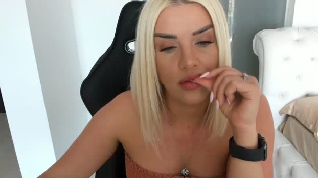 Allesia_ MyFreeCams Female 28-04-2025