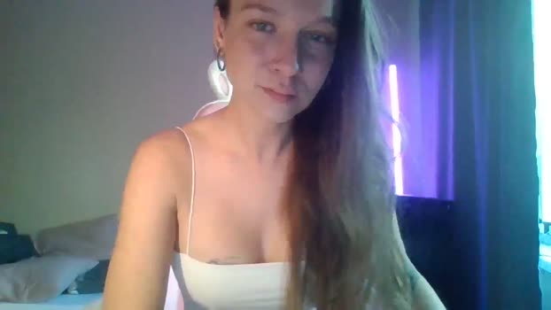 Qi_ra MyFreeCams Female 28-04-2025