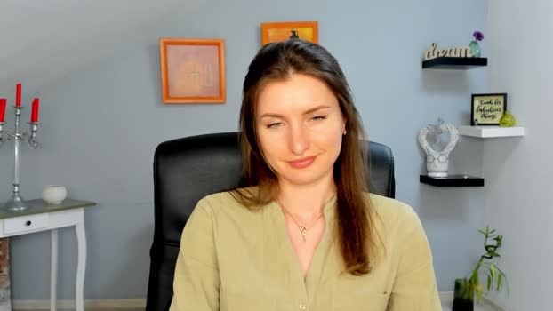 EmilysBack MyFreeCams Female 28-04-2025