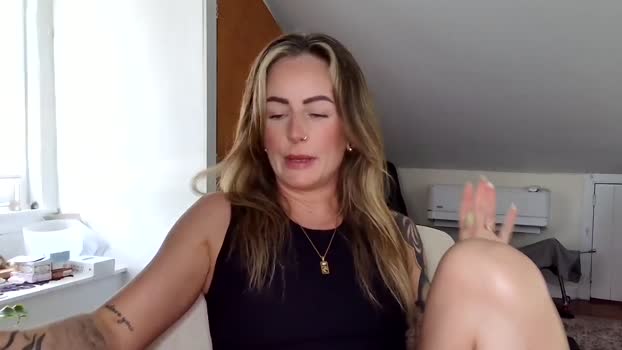 Lena_bee MyFreeCams Female 01-05-2025