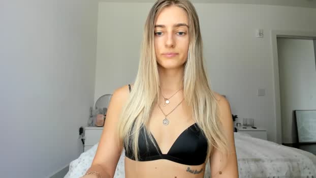 Vodka_Queen MyFreeCams Female 01-05-2025