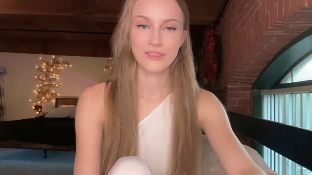 Luna_Moore1 MyFreeCams Female 08-05-2025