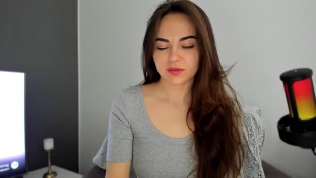 BeeTheQueen MyFreeCams Female 13-05-2025