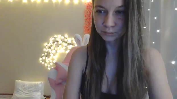 Qi_ra MyFreeCams Female 13-05-2025