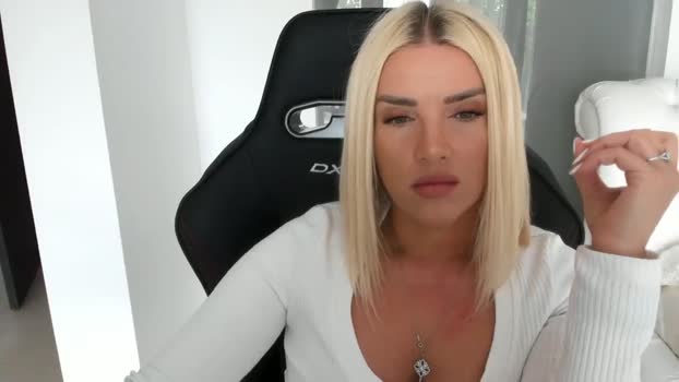 Allesia_ MyFreeCams Female 14-05-2025