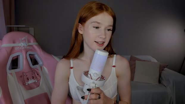 leahsthetics Chaturbate Female 20-06-2025