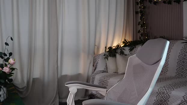 little_poetry Chaturbate Female 23-07-2025