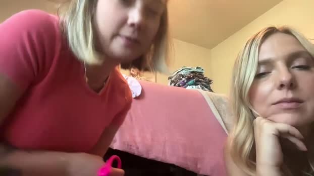 leanneluxecouple Chaturbate Female 29-07-2025