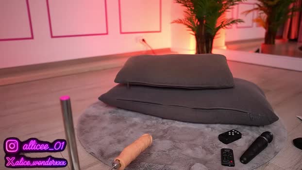 vanessasimon Chaturbate Female 01-08-2025