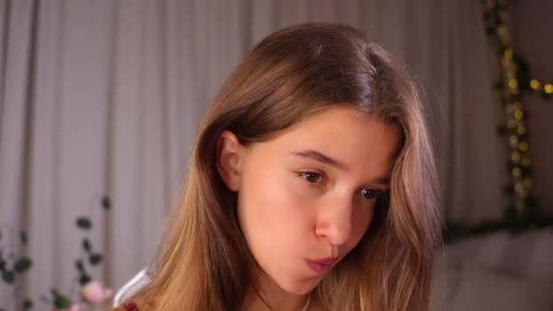 little_poetry Chaturbate Female 09-08-2025