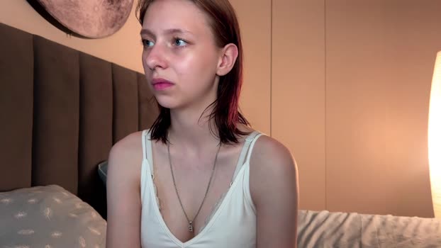 ellie_hollow Chaturbate Female 17-08-2025